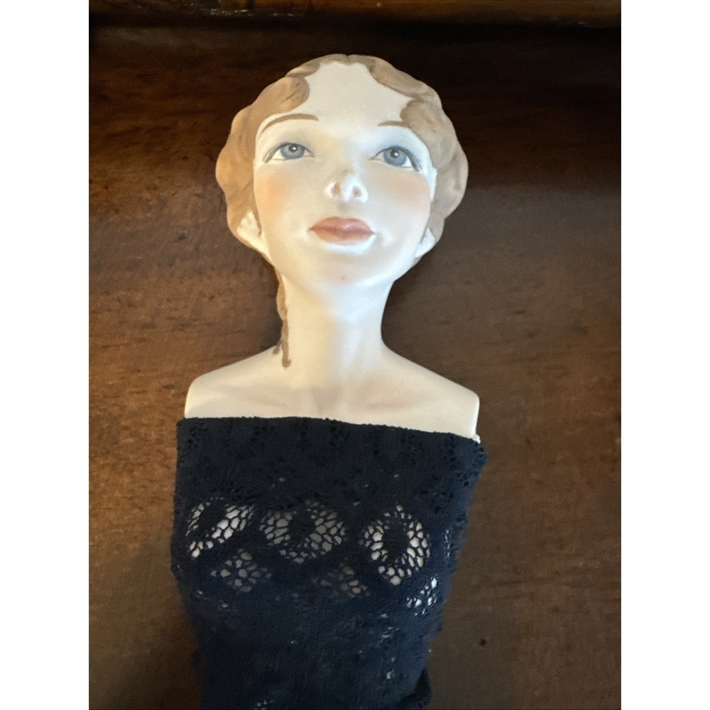2 - 14.5" Belle, Riverboat Queen Stunning Porcelain Fashion Dolls Set Pair & Acc - Picture 7 of 16